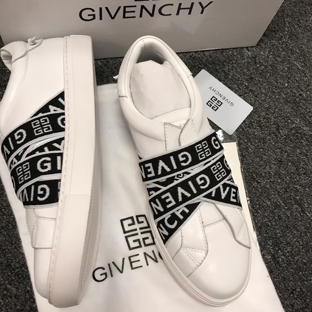Sneakers - Picture 3 of 5